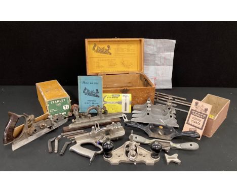 Woodworking and carpentry tools - A Record Multi Plane No. 405, with case;  a Stanley router plane No. 71, boxed;  Record 044