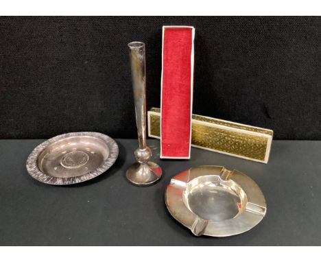 Elizabeth II silver ashtray, Sheffield, another; a tulip vase, 335.71 grams gross (3)