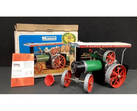 Mamod Steam traction Engine, complete with vapourising spirit lamp filler funnel, detachable steering extension and instructi