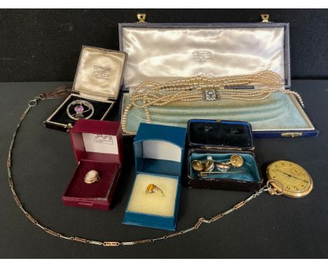 A selection of Jewellery;to include; a 9ct gold mounted Tiger's Eye Quartz signet ring, stamped "375", ring size L, total gro
