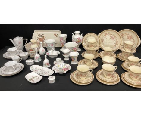 Royal Doulton Romance Collection, Lisette pattern, set of ten teacups and saucers, eight side plates, pair of cake plates, et