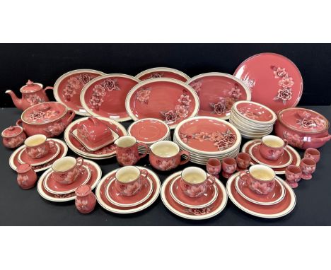An extensive Denby Damask pattern oven to table ware inc oven dishes, dinner and side plates, bowls, cups and saucers, etc, p