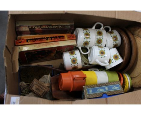 Box of vintage tea set, wooden bowls and breadboard etc 