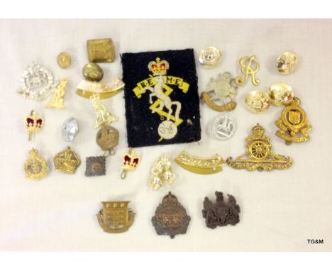 30 assorted military badges and buttons including Army Ordnance Corps - City of Exeter Athletes Volunteer Force and a General