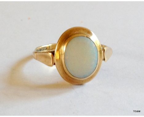 A 9ct gold opal ring size Q