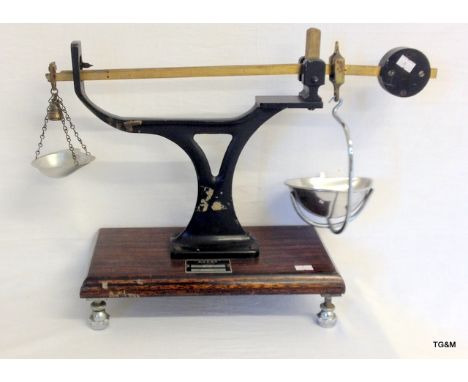A set of scientific Salter scales Avery