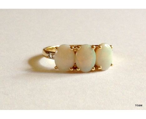 A 9ct gold 2 stone Opal ring size R