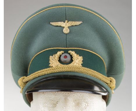 WEHRMACHT GENERAL’S VISOR CAP A rare German Heer general’s visor cap. The green wool cap has a darker green side band, and is