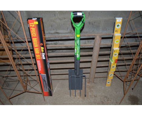 A digging fork and spade (14)