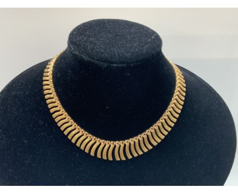 A vintage 18ct gold collerete necklace, total weight 42.8g. (A)