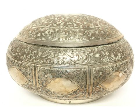 Indian silver trinket box , diameter of 18cm. Postage category B