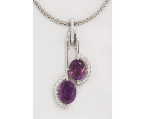 Kette mit Amethyst Anhänger - 750er Weißgold, Anhänger mit zwei Amethysten, oval geschliffen, 1x 21,13ct und 1x 15,70ct., 40 