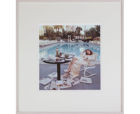 TERRY O´NEILL (1938 London - 2019 ebenda) - Foto-Print, ¨Faye Dunaway, Beverly Hills Hotel¨ (1977, hier später), unsigniert, 