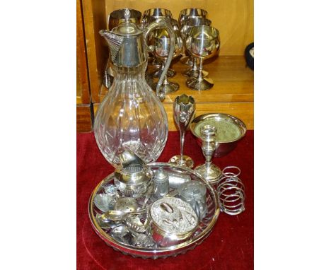 A small silver toast rack, Birmingham 1912, 8cm wide, 8cm high, a small loaded silver candlestick, a modern glass claret jug 