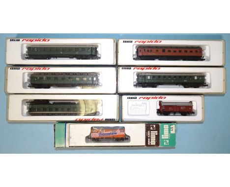 N gauge, Arnold, five coaches and a wagon, and a Lima wagon, (7). 