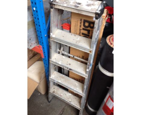 ALUMINIUM STEP LADDERS