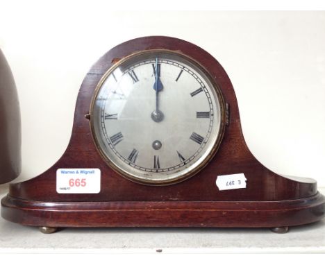 SMALL MAHOGANY MANTEL CLOCK. W31CM