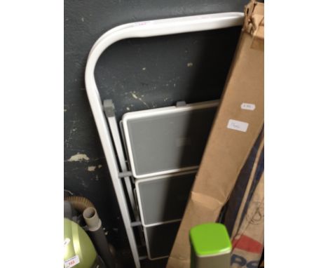 SMALL WHITE STEP LADDERS