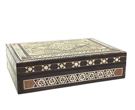COLLECTION OF FOLK ART INSPIRED HOMEWARES, including lacquered items, plaques and bowls