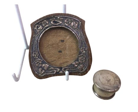 ART NOUVEAU PICTURE FRAME, AND A SILVER HIP FLASK LID decorated with scrolls and foliage, along with a silver hip flask lid7c