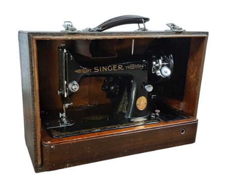 SINGER PORTABLE SEWING MACHINE, cased