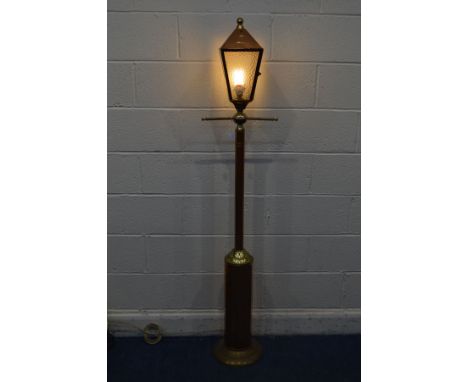 A MID 20TH CENTURY VICTORIAN STYLE BRASS AND COPPER LANTERN STREET LIGHT FLOORSTANDING LAMP, height 172cm (PAT fail)