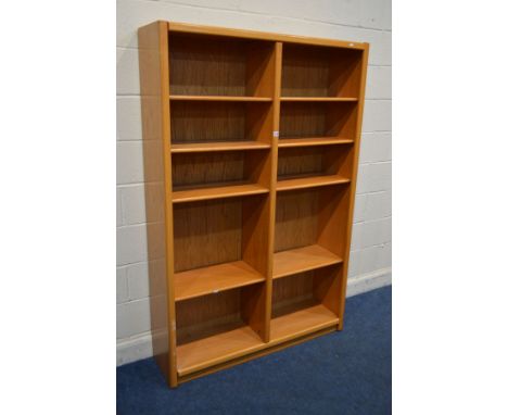 A MID TO LATE 20TH CENTURY LIGHT OAK OPEN BOOKCASE, with adjustable shelves, width 122cm x depth 33cm x height 183cm