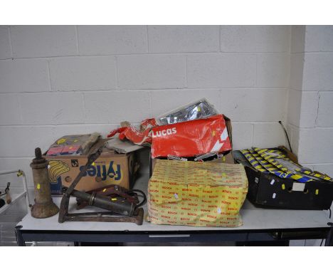 A VINTAGE DUNLOP MAJOR FOOTPUMP, a bottle jack and three trays containing vintage car parts including a Cavalier near side he