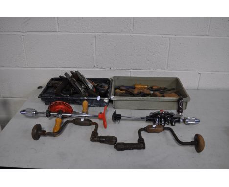 TWO TRAYS CONTAINING WOODWORKING TOOLS including wood carving tools, a Record No 5 1/2 plane, a Stanley No 4 1/2 plane, two c