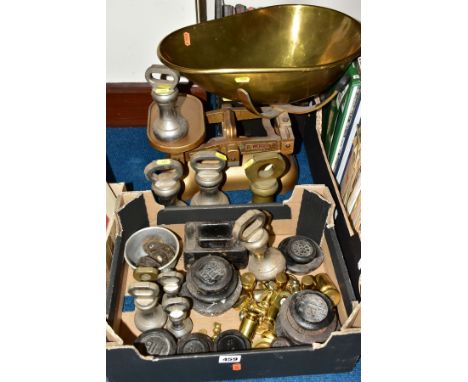 A SET OF W &amp; T AVERY LTD SCALES WITH BRASS PAN TO WEIGH UP TO 14LB AND A BOX OF WEIGHTS, ETC, including ten bell shaped w