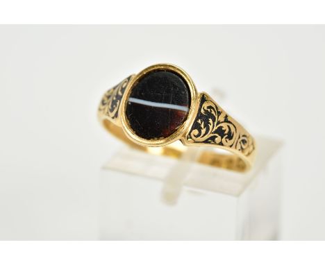 AN EARLY VICTORIAN 18CT GOLD AGATE RING, designed with an oval agate panel, foliate black enamel detailed shoulders, hallmark