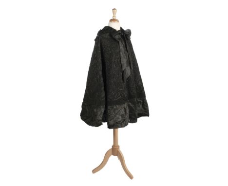 * Clothing. A collection of Victorian mourning capes and coats, 8 women's black mourning garments, comprising 5 capes: 2 with