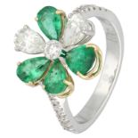 18K white gold ring set with diamond and emerald