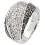 18K white gold pavé ring set with approx. 0.94 ct. diamonds