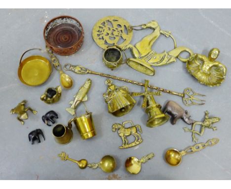 Carton containing mixed brass wares to include frogs, windmill, toasting fork etc., (a lot) 