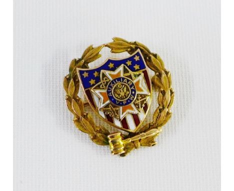 10k gold and enamel Auxiliary VFW (Veterans of Foreign Wars) badge, 2.5cm long 