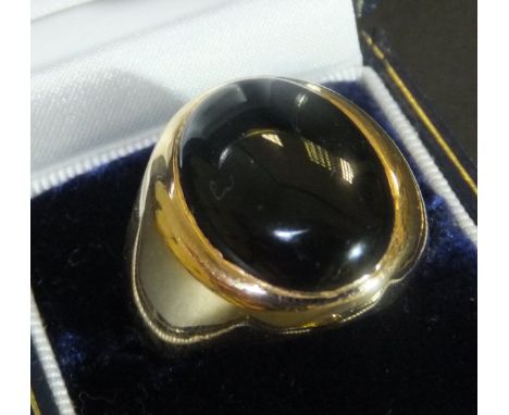 A gentleman's 18ct gold and oval cabouchon cut black onyx dress ring, 21.9g overall, size Z+ CONDITION REPORTS Overall good c