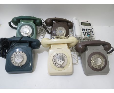 Group of vintage finger dial telephones in various Bakelite colours, along with a Binatone push-button phone (7)