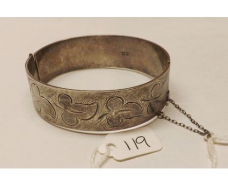 Leaf engraved antique silver bangle 43g    