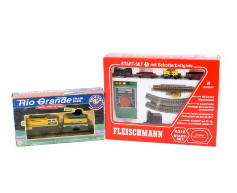 Two boxed diecast train sets. Comprising a Fleischmann 'Piccolo' Start Set, 9316 and a Lionel 'Rio Grande' train pack, having