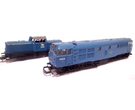 Lima class 31, blue D5578 and Lima 040 shunter blue D8915. P&amp;P Group 1 (£14+VAT for the first lot and £1+VAT for subseque