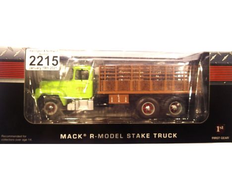 First Gear; Mack R model, Skate Truck Steiger Tractor Inc 1:34 scale. P&amp;P Group 1 (£14+VAT for the first lot and £1+VAT f