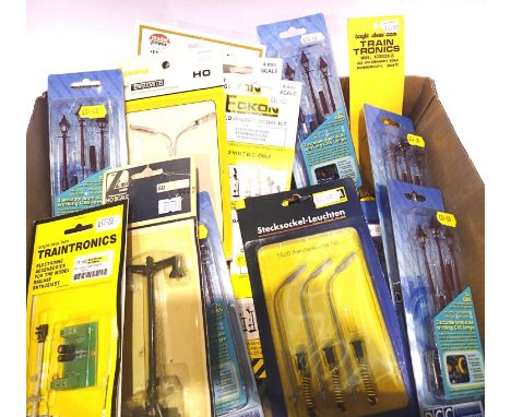 Assorted electrical lights, signals etc, mostly new in packets. P&amp;P Group 2 (£18+VAT for the first lot and £3+VAT for sub