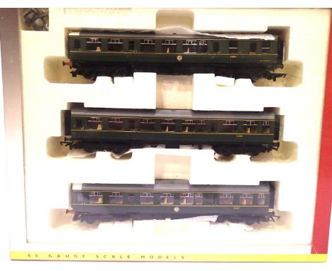 Hornby R229713 class 110 three car DMU train pack, BR Green. P&amp;P Group 1 (£14+VAT for the first lot and £1+VAT for subseq