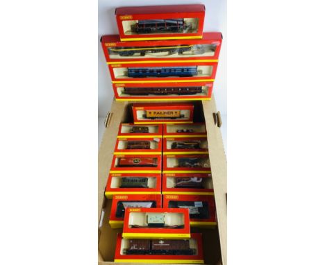 17x Hornby OO Gauge Assorted Coaches &amp; Wagons - All Boxed P&amp;P Group 3 (£25+VAT for the first lot and £5+VAT for subse