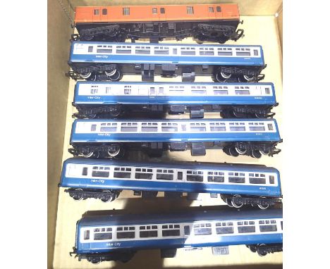 Five Hornby blue/grey coaches and one Royal Mail baggage. P&amp;P Group 1 (£14+VAT for the first lot and £1+VAT for subsequen