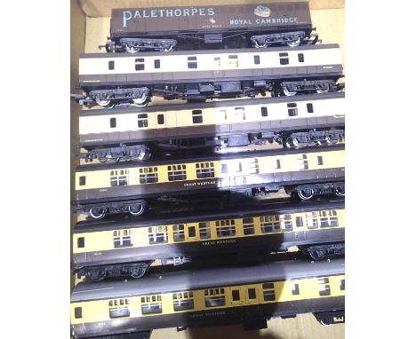 Five Hornby/Lima chocolate/cream GWR coaches and a Lima Palethorpes van. P&amp;P Group 1 (£14+VAT for the first lot and £1+VA