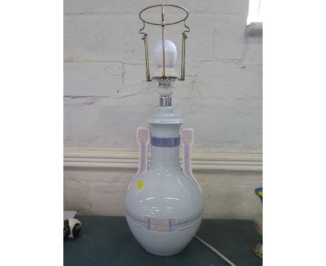A Lladro table lamp, 32 cm high 