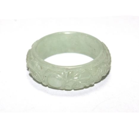 A white jade ring 
