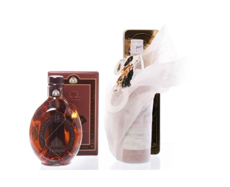 DEWAR'S WHITE LABEL - PIPER PIN BADGE
Blended Scotch Whisky. 75cl, 70° proof, in tissue paper and tin with piper pin badge. 
